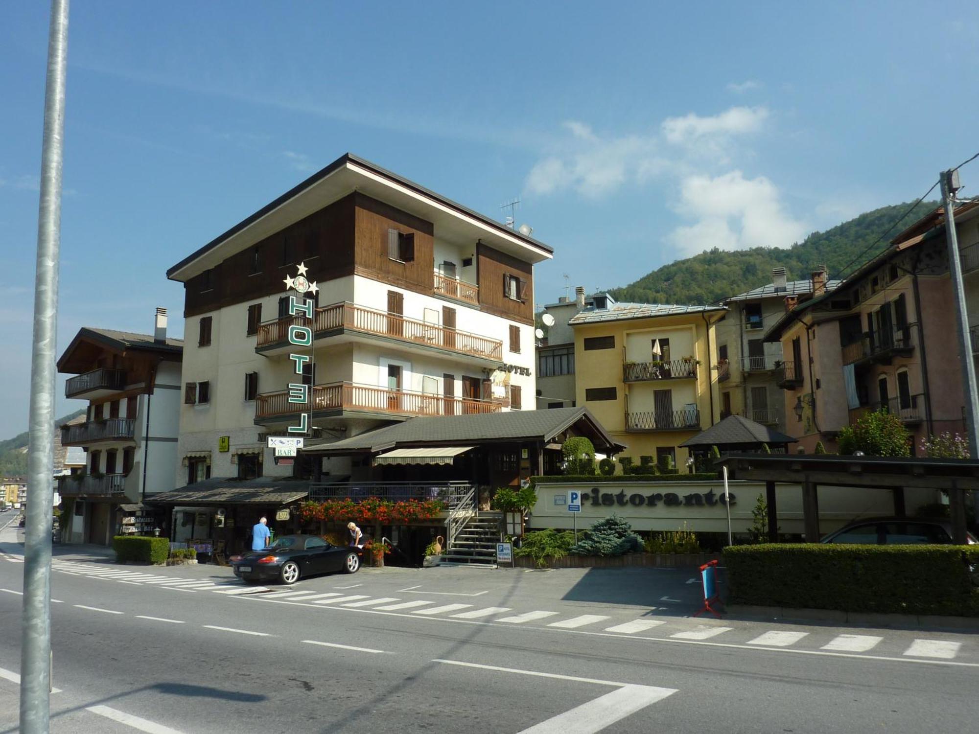 Albergo Nazionale Vernante Buitenkant foto